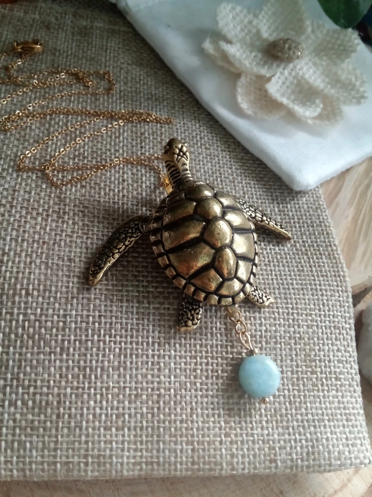 Collier tortue et pierre de larimar naturelle